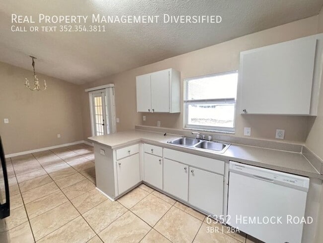 Building Photo - 6352 Hemlock Rd