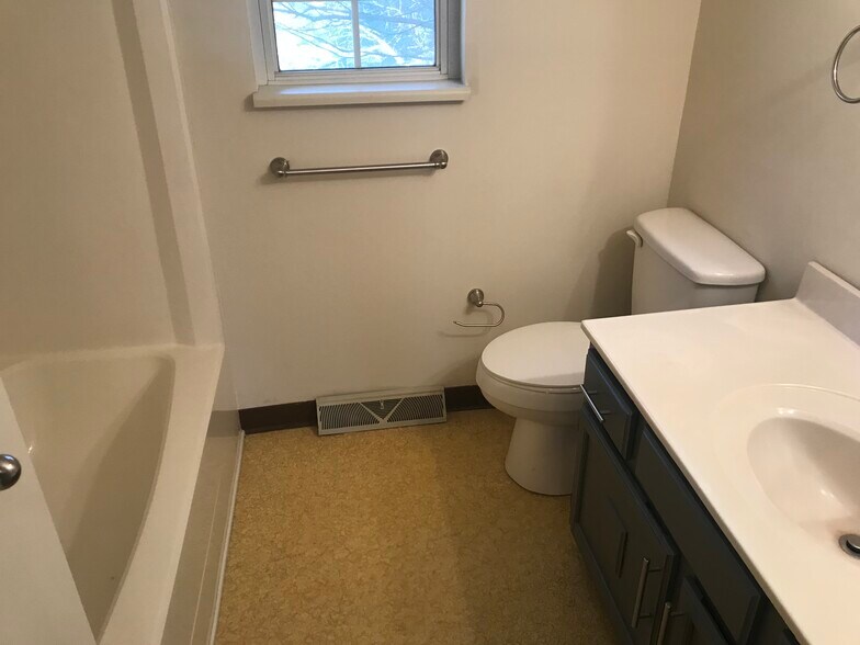 Building Photo - 64 Debra Ln