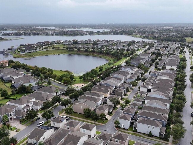 Building Photo - 5518 Thomas Square Dr