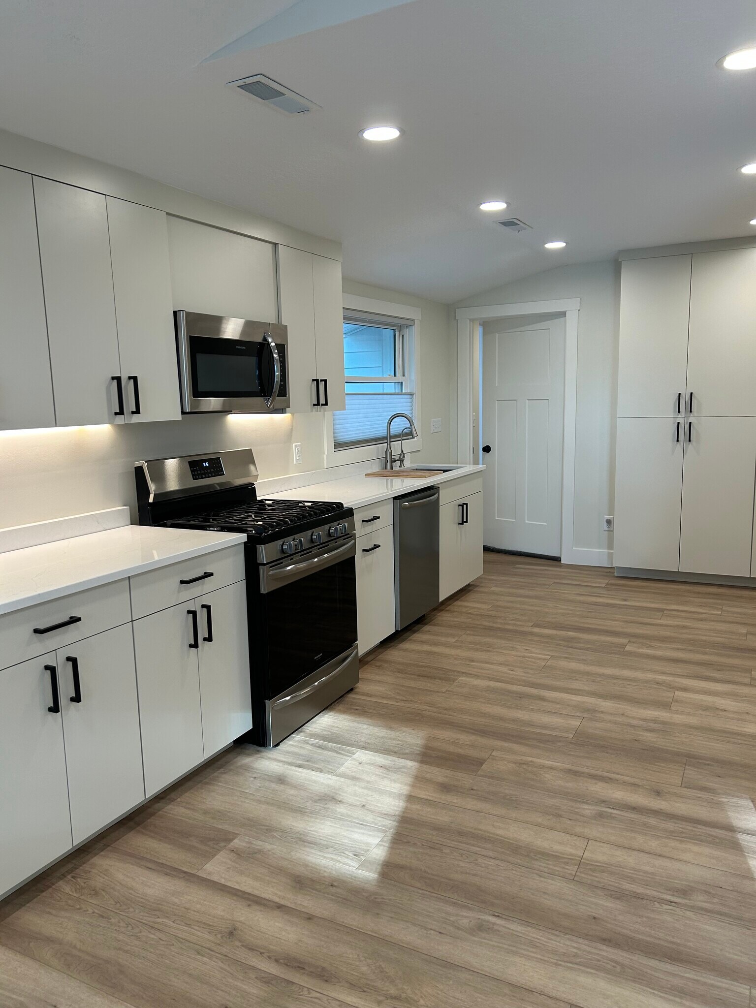 New Kitchen and appliances - 1415 S Oak St