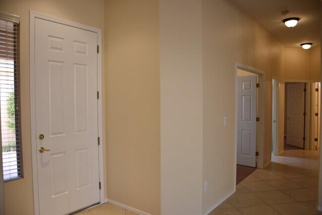 Building Photo - 2057 King Mesa Dr