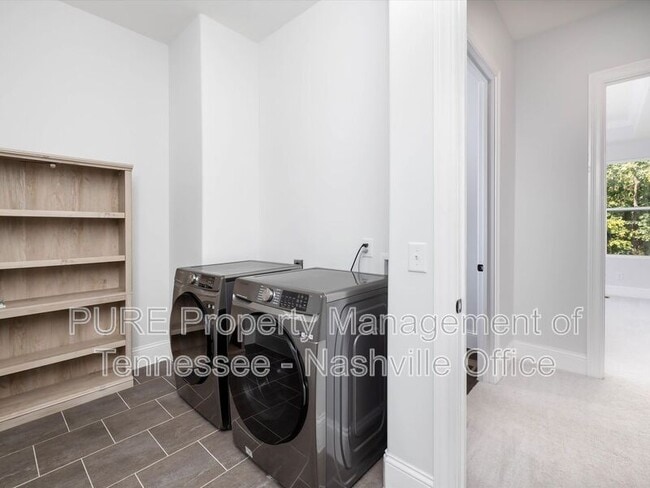 Building Photo - 631 Silva Ln