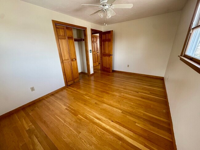 Building Photo - 15 Curlew St