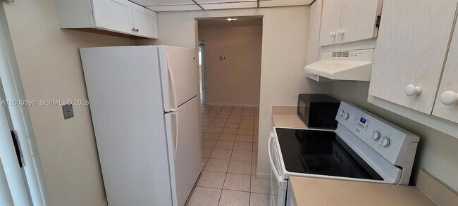 Building Photo - 1340 NE 28th Ave