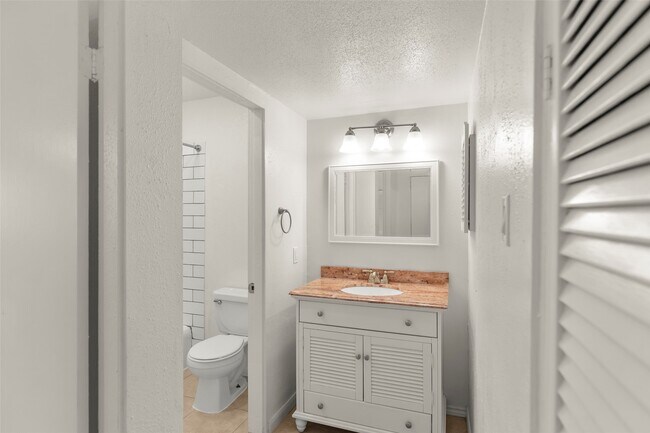 Building Photo - 2229 Mimosa Dr