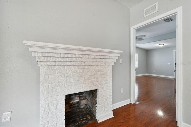 Building Photo - 3901 N Ola Ave