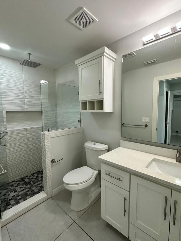 Building Photo - 1822 Sunset Dr