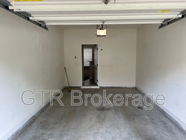 Building Photo - 162 Haven Oak Way