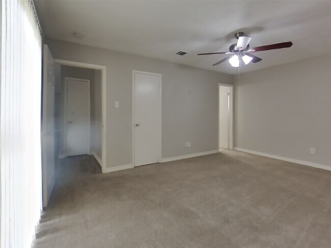 Building Photo - 22510 Braken Carter Ln