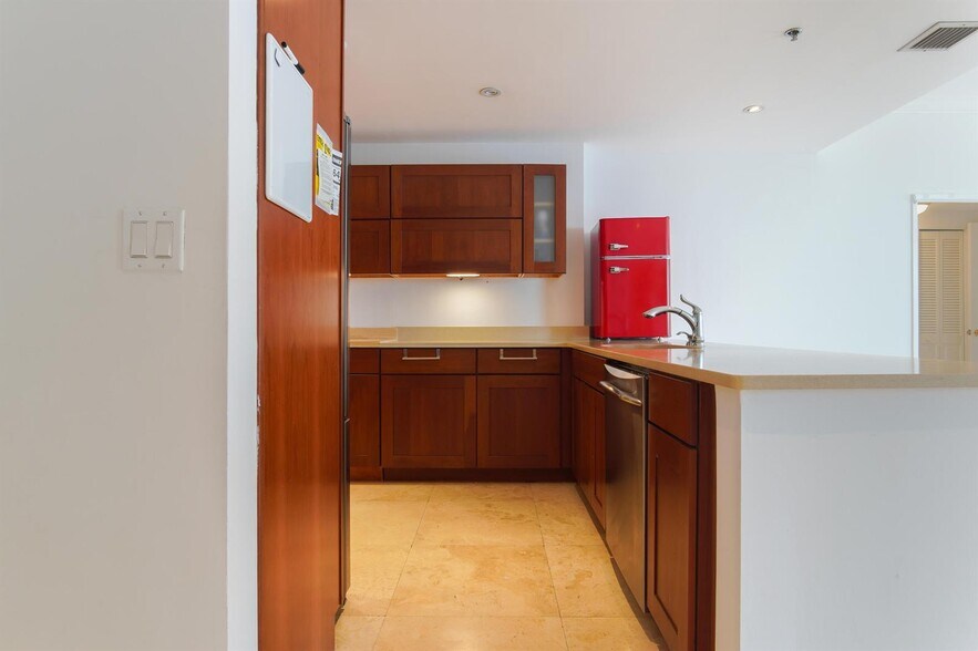 Building Photo - 251 Crandon Blvd