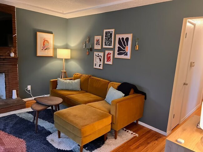 Building Photo - 9812 SE Reedway St