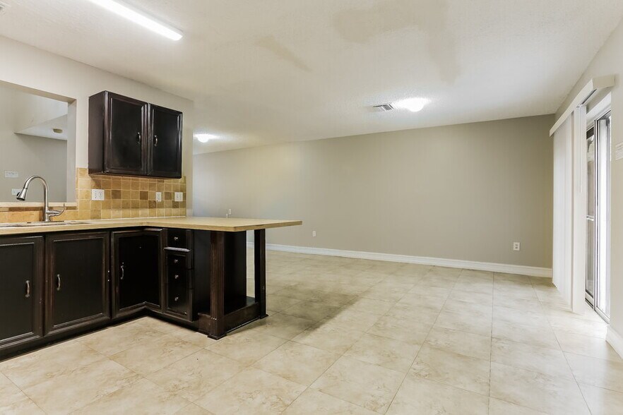 Building Photo - 40 NW 110th Ave