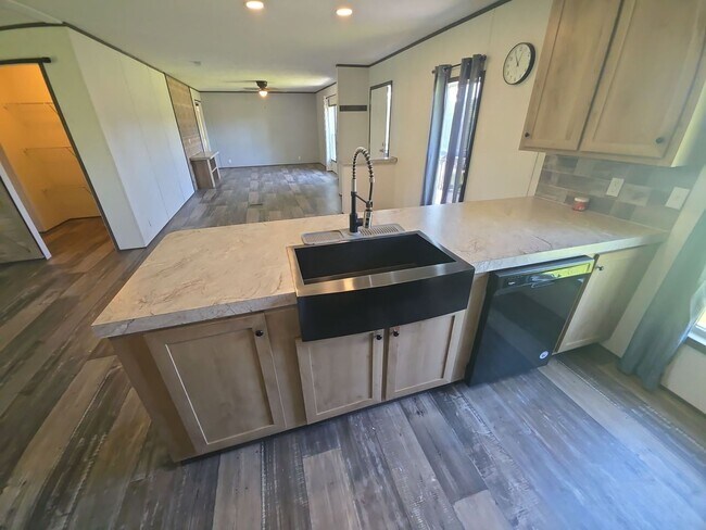 Building Photo - Spacious 4-Bedroom Home on 1 Acre in Peaceful Rickman Setting