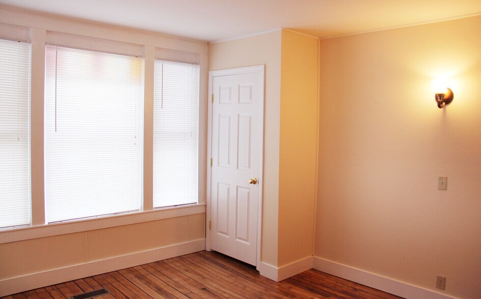 Building Photo - 137 Park St