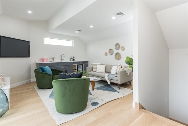 Building Photo - 6 Gordon Rd