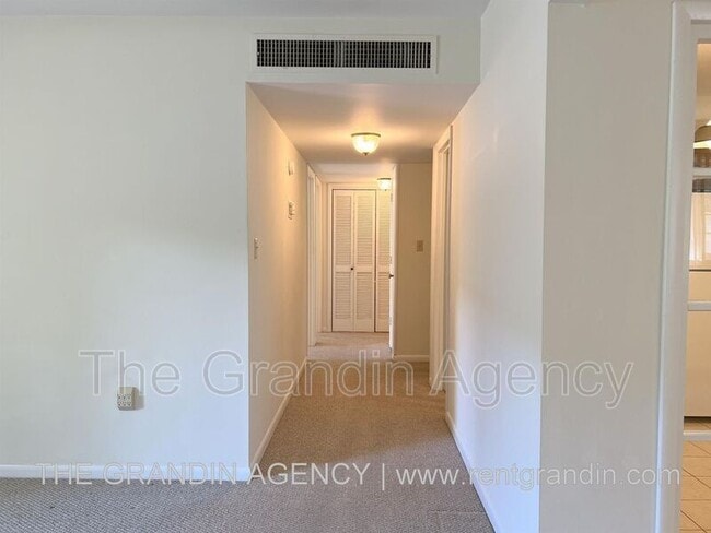 Building Photo - 5260 Crossbow Cir