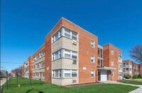 Building Photo - 2401 W Balmoral Ave