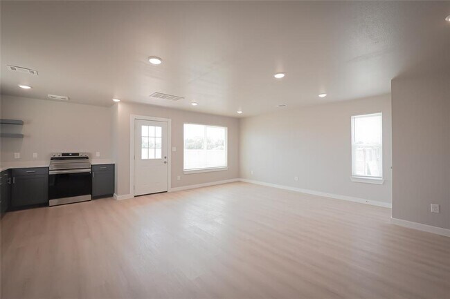 Building Photo - 108 Sandy Oaks Loop