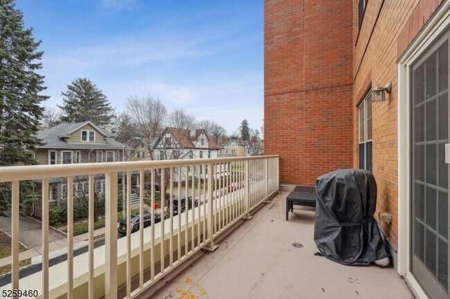 Building Photo - 48 S Park St