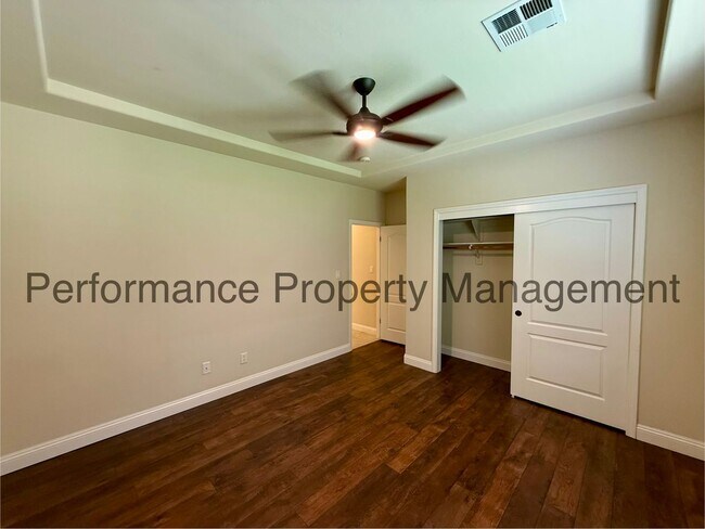 Building Photo - 12520 Crown Crest Dr