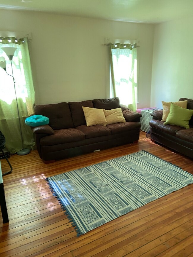 Building Photo - 35 S Chestnut St