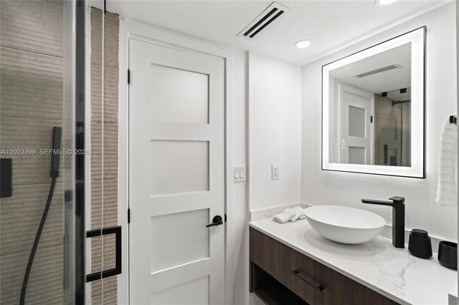 Building Photo - 5701 Collins Ave