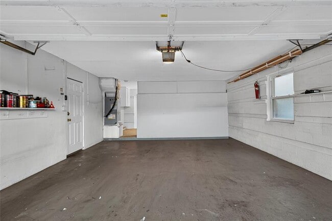 Building Photo - 2750 SE 3rd St