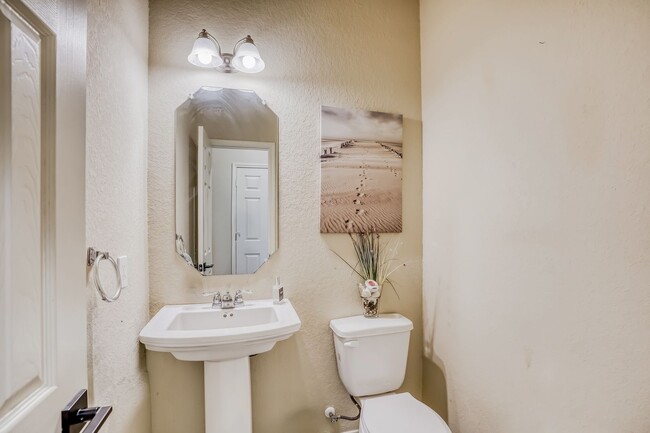 Building Photo - 4 BR/3.5BA | Newly Renovated Single Family Home | Fenced backyard | Study & Game Room | In Grand ...