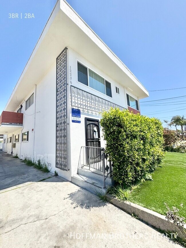 Building Photo - 12234 Manor Dr