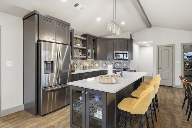 Building Photo - 275 Creek Ridge Trail W