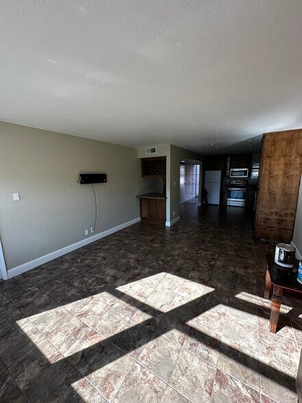 Building Photo - 3722 W Benjamin Holt Dr