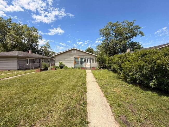 Building Photo - 6320 Rhode Island Ave