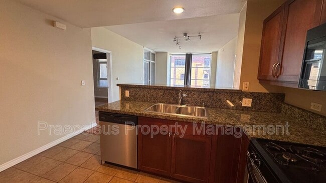 Building Photo - 530 K St