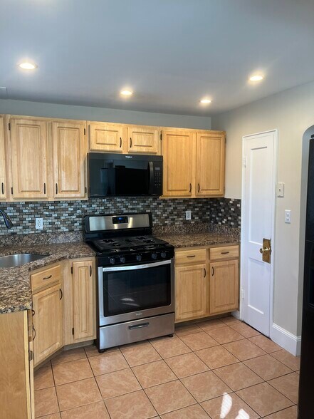 Building Photo - 42 Meadowbank Ave