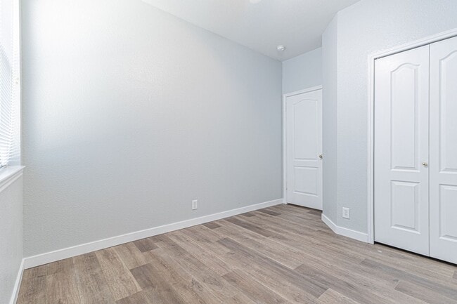 Building Photo - 213 Tapwood Ln