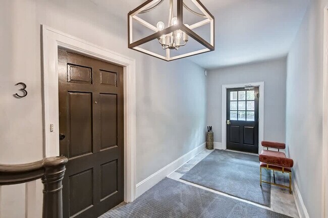 Building Photo - 518 Lamar Ave