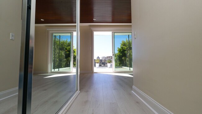 Building Photo - 1220 N Coast Hwy