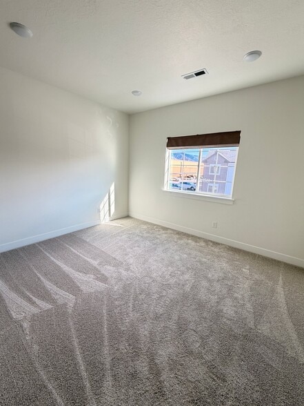 Building Photo - 1593 110 W