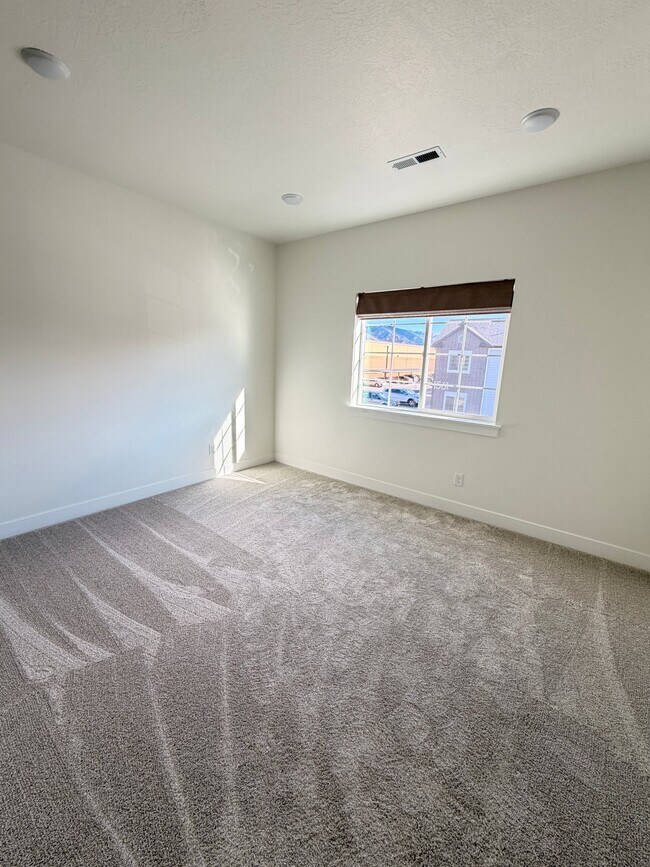Building Photo - 1593 110 W