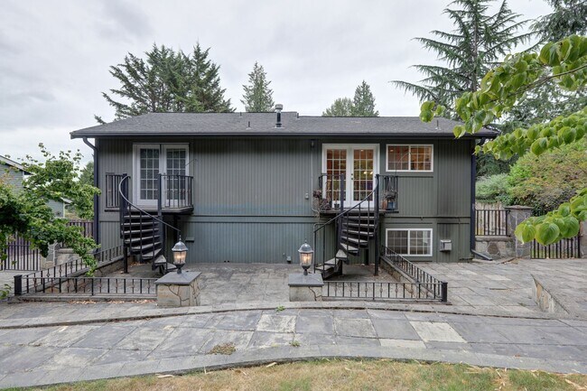 Building Photo - Stunning 3BR 1.75 BA Sammamish Home.  Rece...