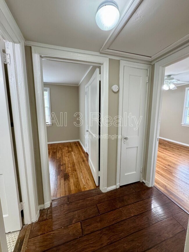 Building Photo - 301 Bradley Dr