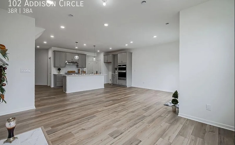 Building Photo - 102 Addison Cir