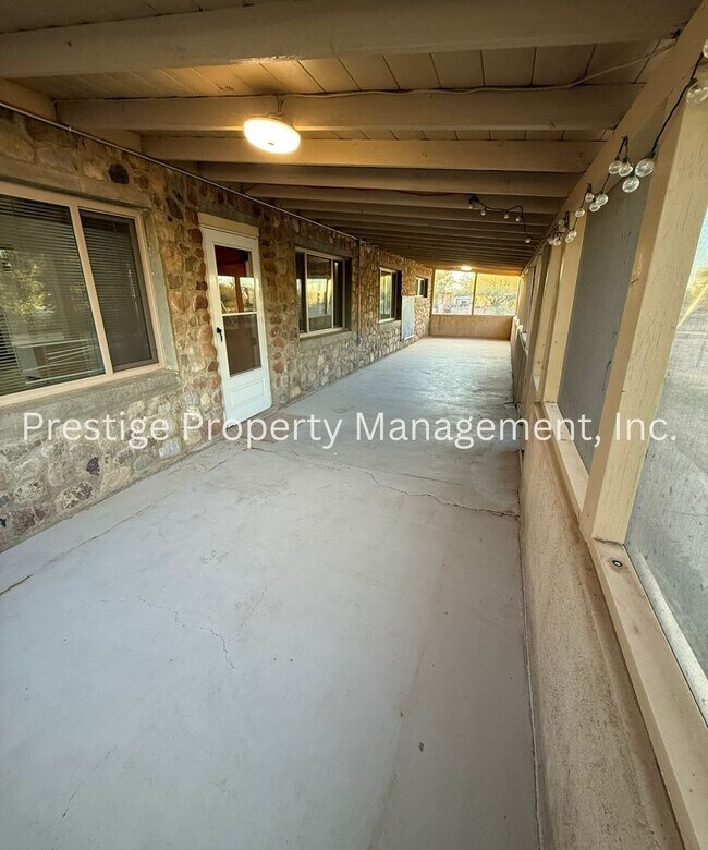 Building Photo - 3BD 2BA Waiting for You to Call Home!!