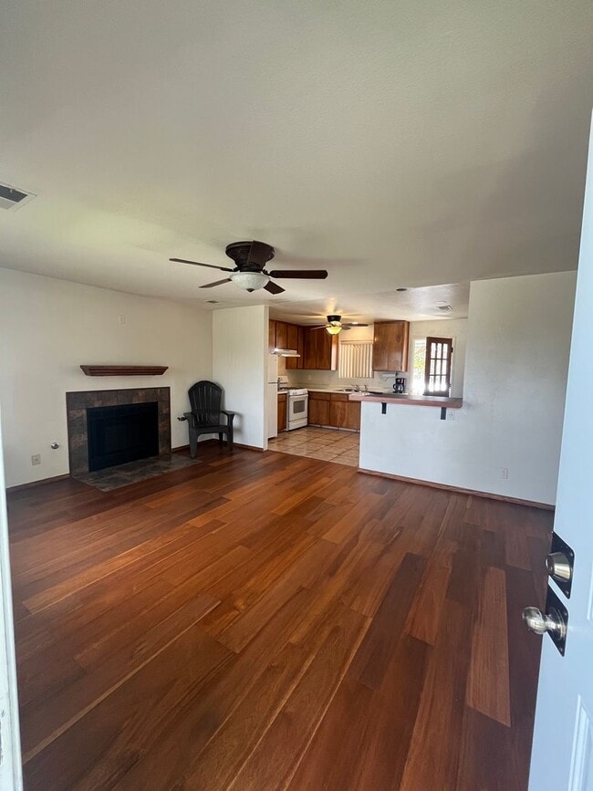 Building Photo - 4384