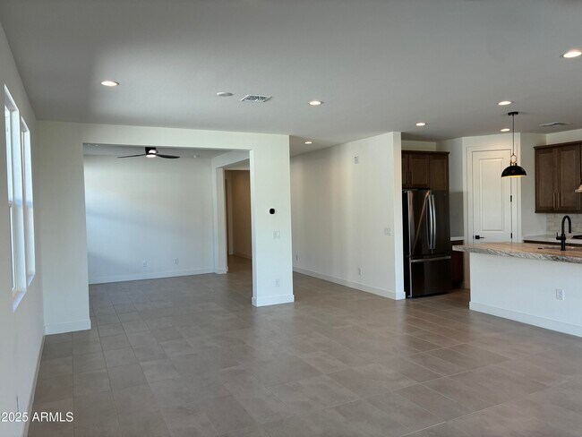 Building Photo - 17778 W Crawfordsville Dr