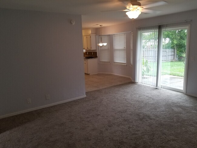 Building Photo - Updated 3 Bed 1 Bath House
