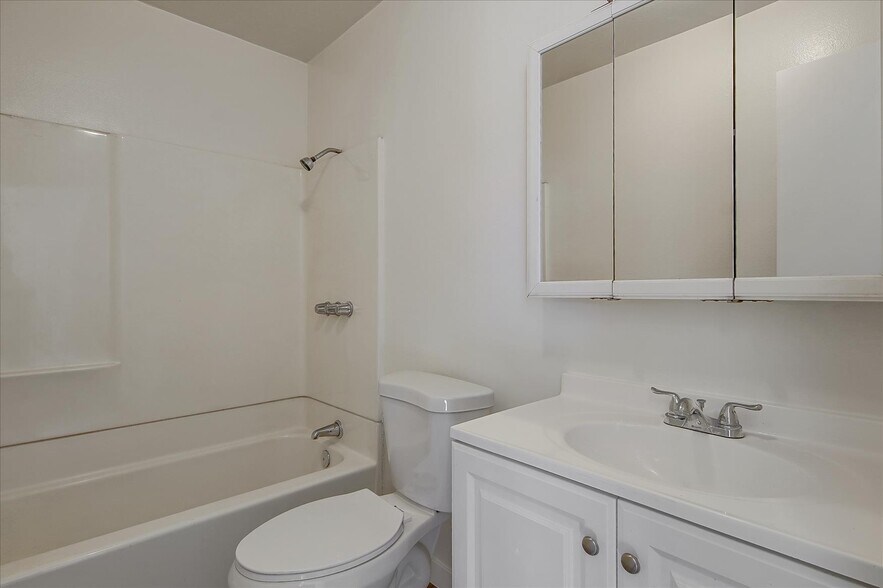 Building Photo - 9223 Langdon Ave