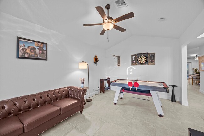 Building Photo - 2400 Seaford Dr