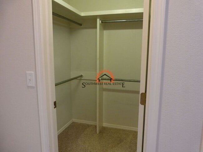 Building Photo - Spacious 2 bedrooms 2 baths apartment. ALL BILL'S PAID!