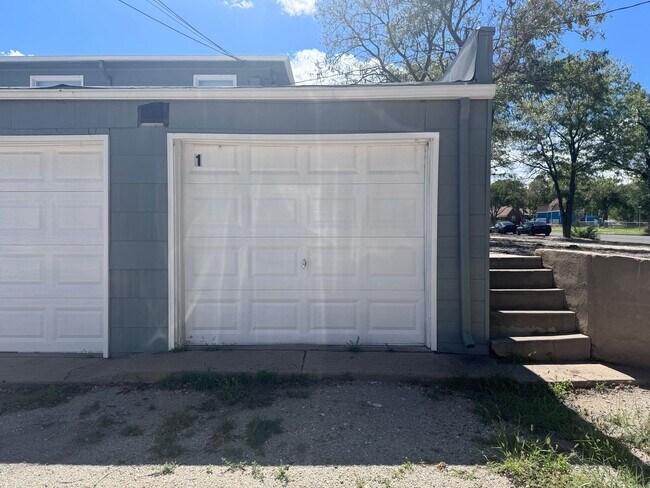 Building Photo - 123 W Grant Ave